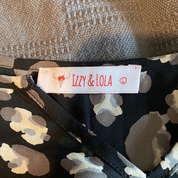 Izzy & Lola size large tunic shirt. - Picture 2 of 2